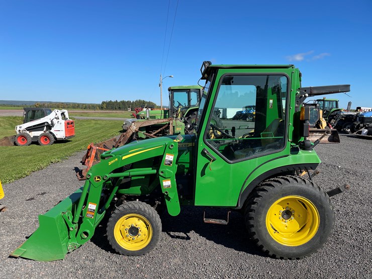 2019-john-deere-2038r-image-2