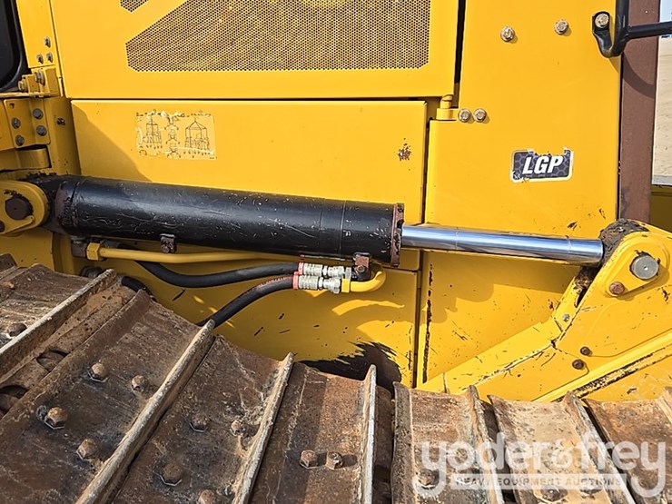 2019-caterpillar-d6-lgp-image-33