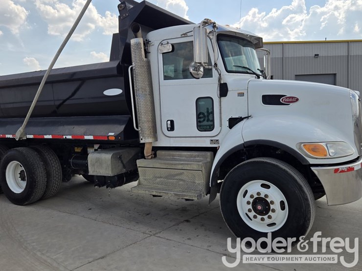 2018-peterbilt-348-image-13