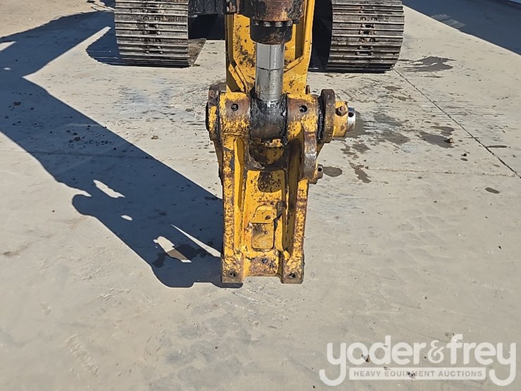 2018-caterpillar-320-image-10