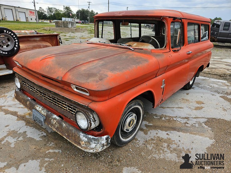 1963-chevrolet-suburban-image-1