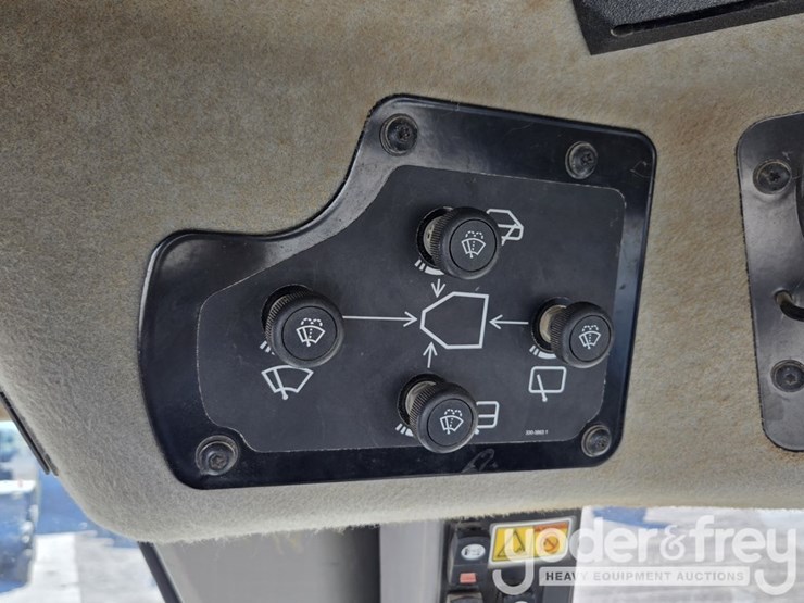 2016-caterpillar-12m3-image-77