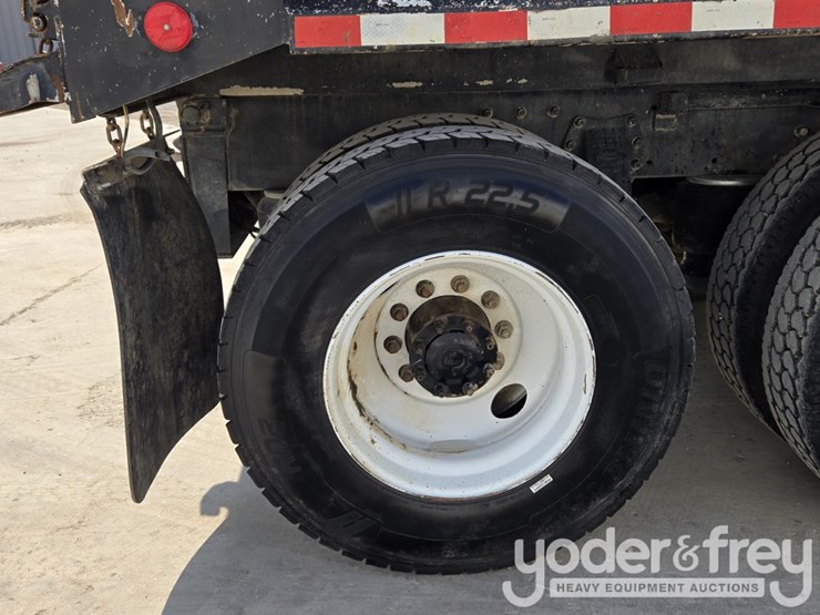 2018-peterbilt-348-image-27