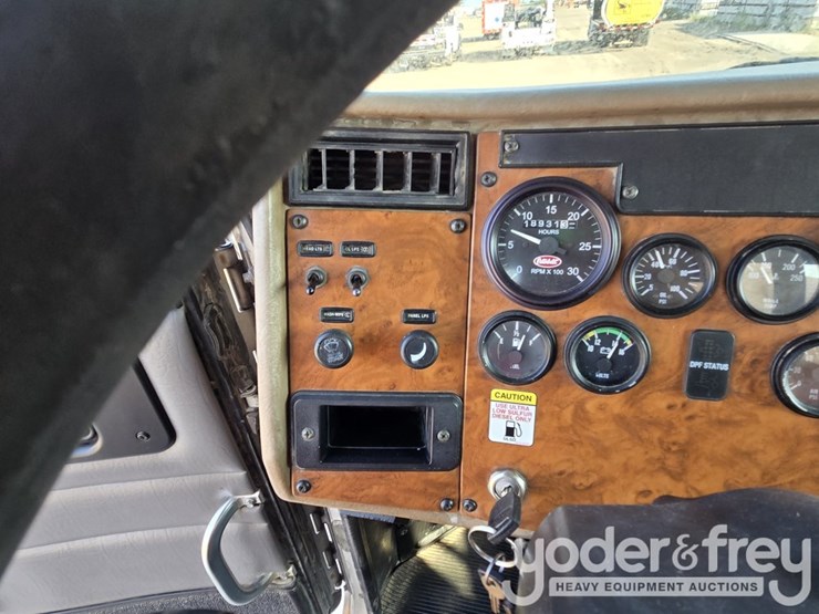 2008-peterbilt-335-image-170
