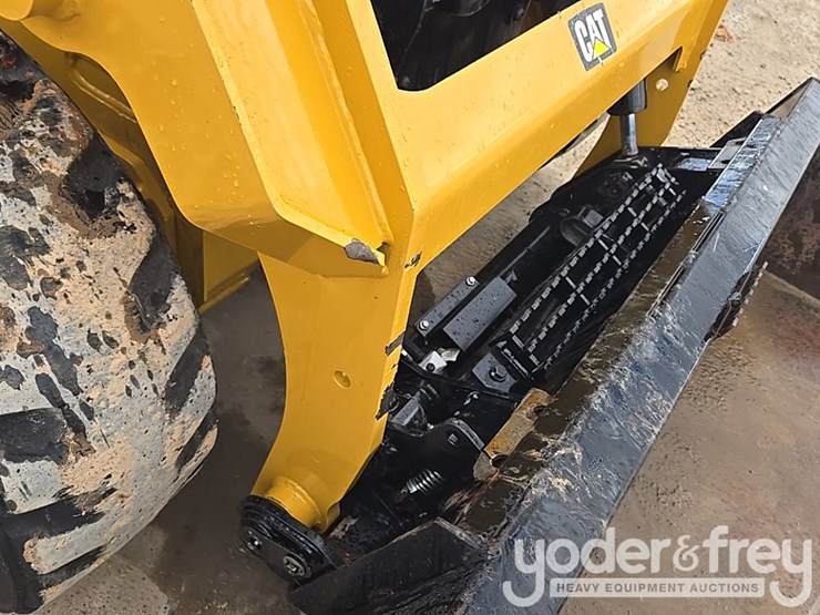 2016-caterpillar-232d-image-16