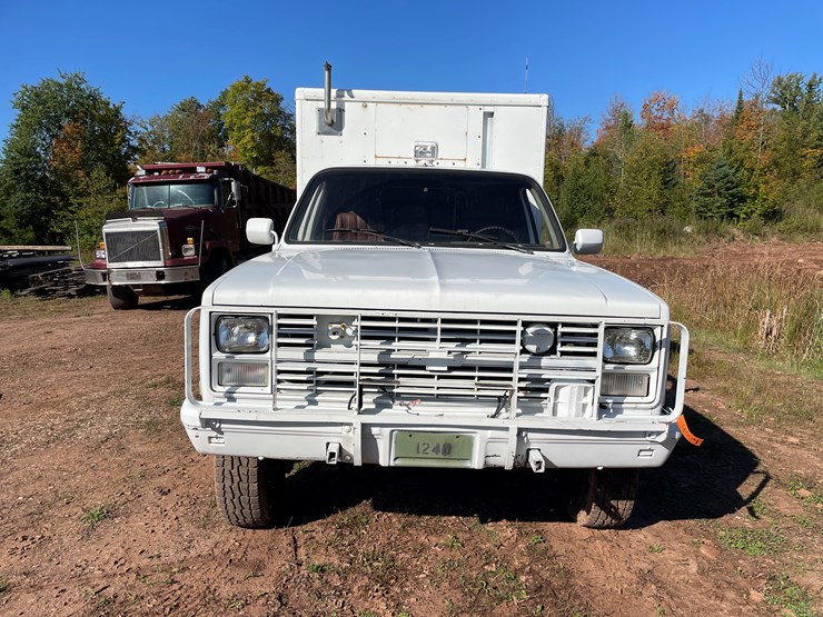 #516-•-1984-chevy-d350-4x4-pickup-(title-in-delay)-(wakefield,-mi)-image-2