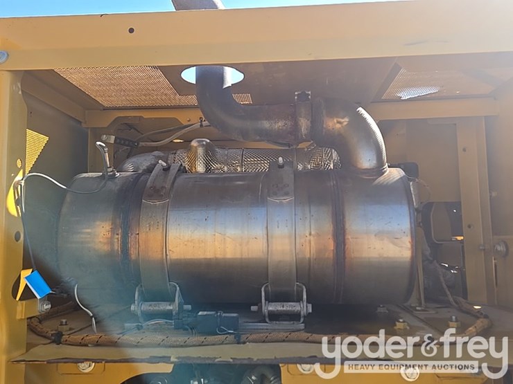 2018-caterpillar-320-image-42