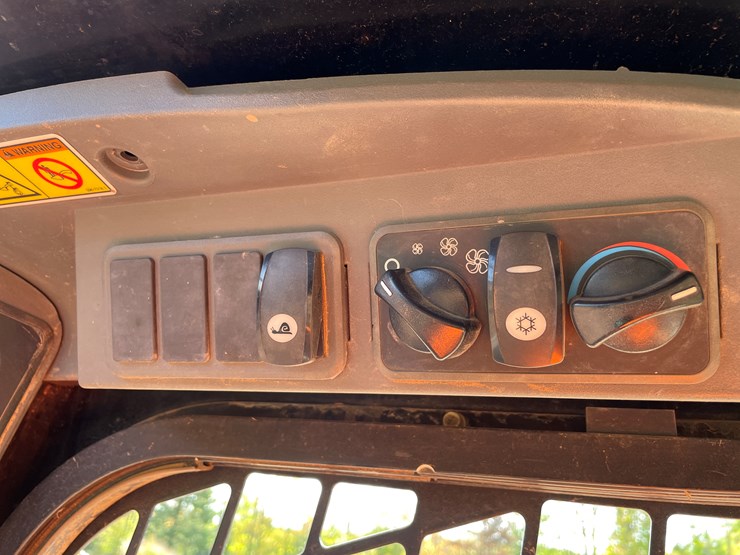 2010-caterpillar-289c-image-38