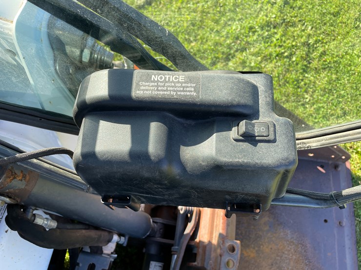 2015-bobcat-s570-image-54