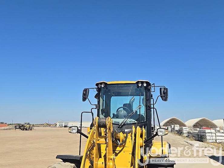 2020-caterpillar-930-image-35