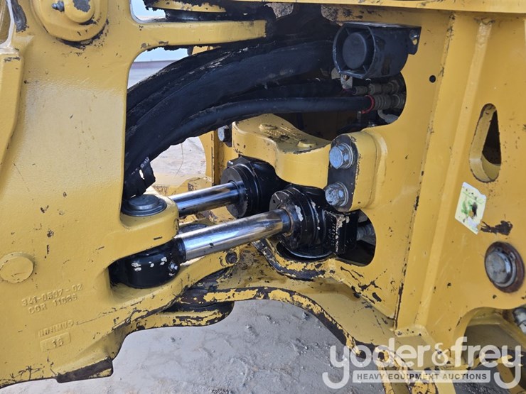 2018-caterpillar-420f2-image-51