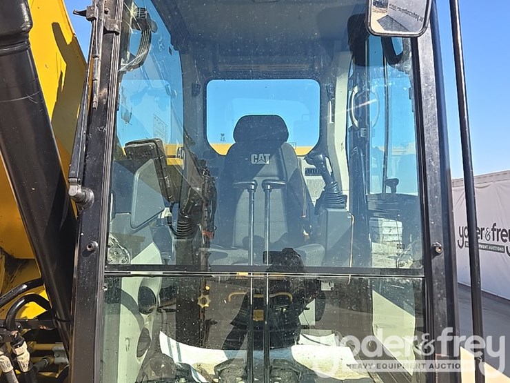 2018-caterpillar-320-image-55