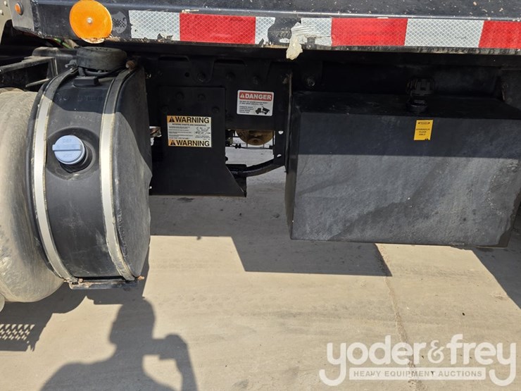 2018-peterbilt-348-image-44
