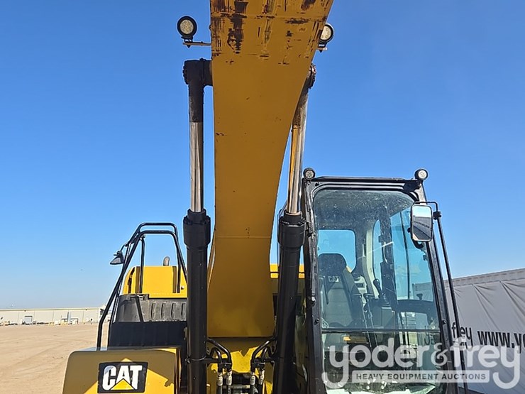 2018-caterpillar-320-image-20