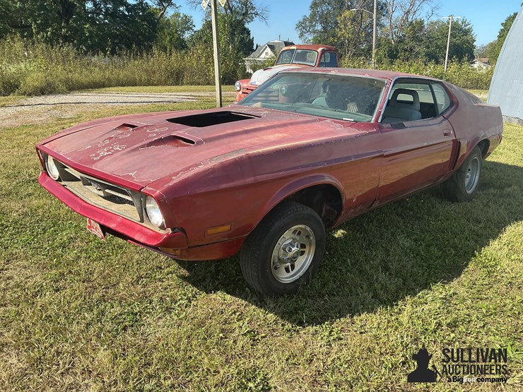 1971-ford-mustang-fastback-collector-car-image-1