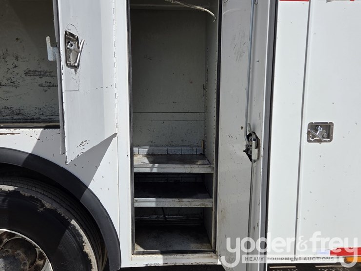 2013-ford-f750-image-71