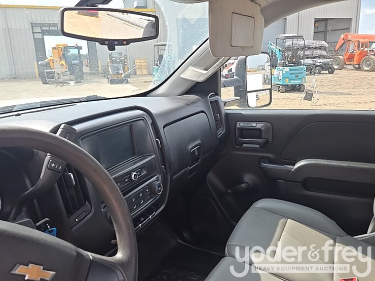 2016-chevrolet-silverado-image-40