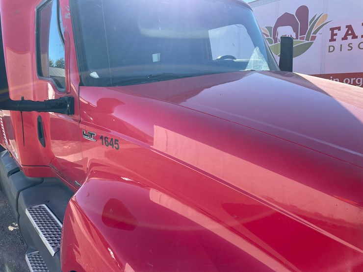 #400-•-2018-international-semi-tractor-(has-wi-title)-(denmark,-wi)-image-17