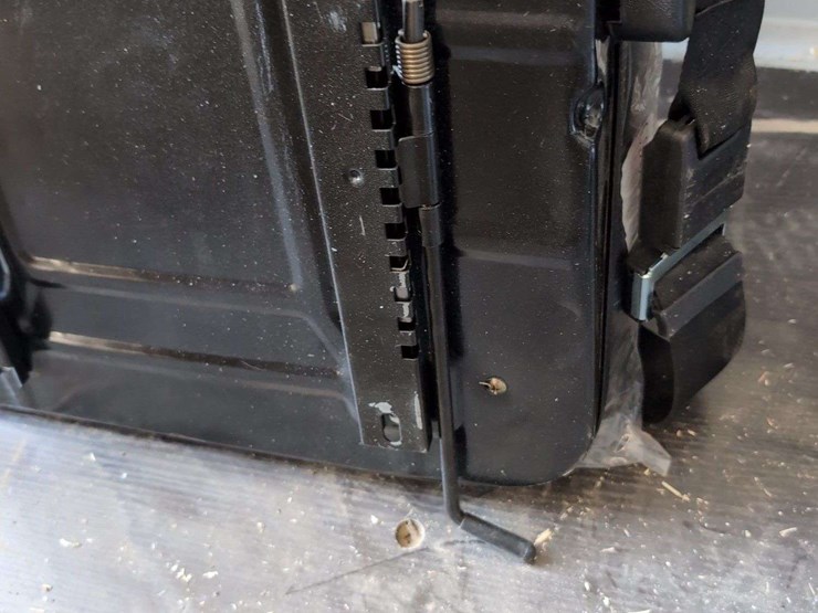 (1)-universal-mower/tractor-seat---with-mounting-brackets-image-5