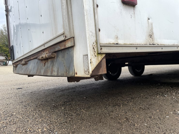 #612-•-haulmark-tandem-axle-enclosed-snowmobile-trailer-(no-title)-(fort-atkinson,-wi)-image-21
