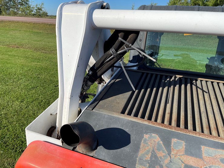 2015-bobcat-s570-image-20