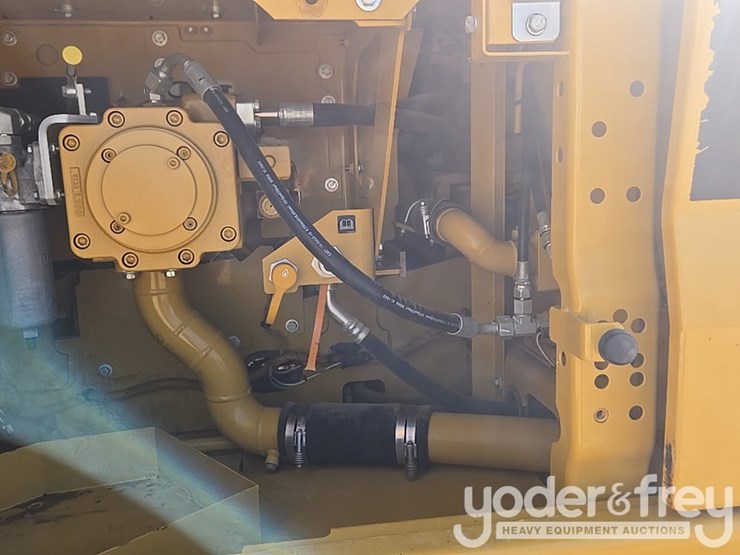 2018-caterpillar-320-image-44