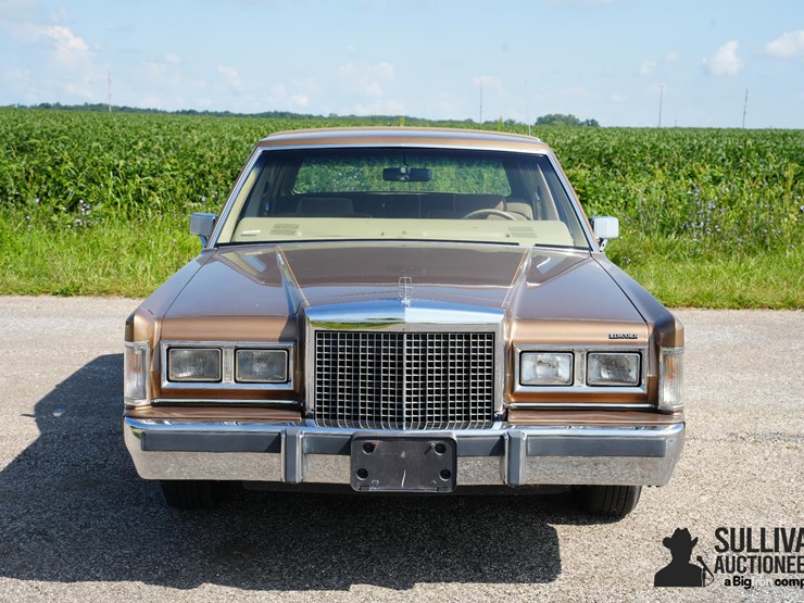 run-#141---1985-lincoln-town-car-signature-series-image-2