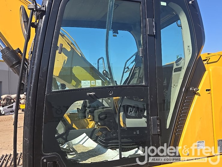2018-caterpillar-320-image-56
