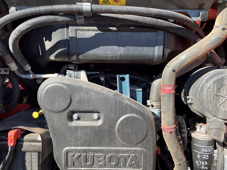 2023-kubota-ssv65-image-29