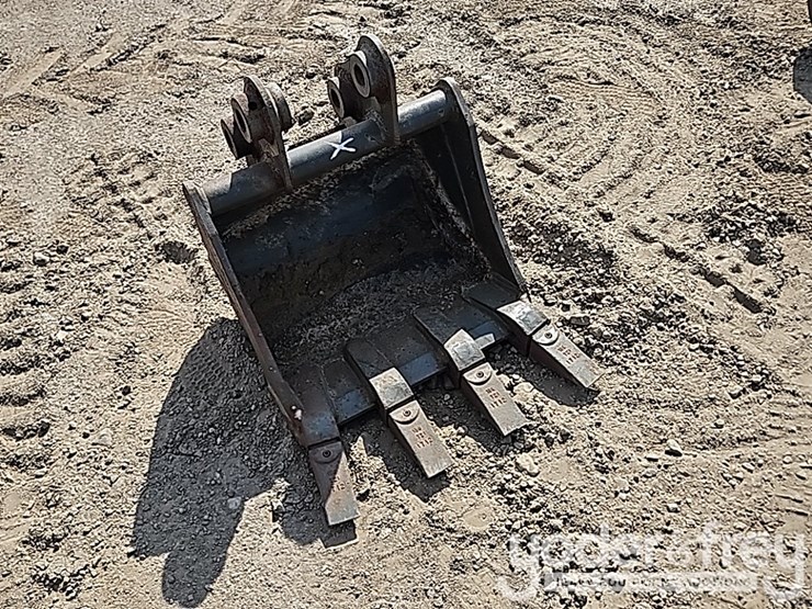 18"-hd-mini-excavator-bucket-image-7