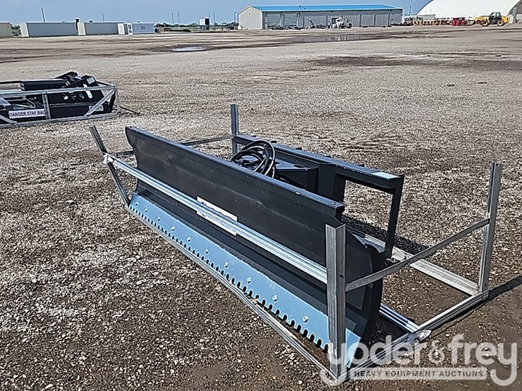 unused-jct-84"-snow/-dozer-blade-to-suit-skidsteer-image-1