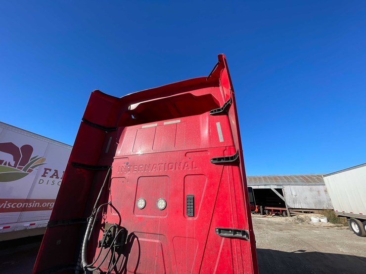 #400-•-2018-international-semi-tractor-(has-wi-title)-(denmark,-wi)-image-30