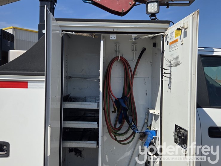 2017-ford-f550-image-32