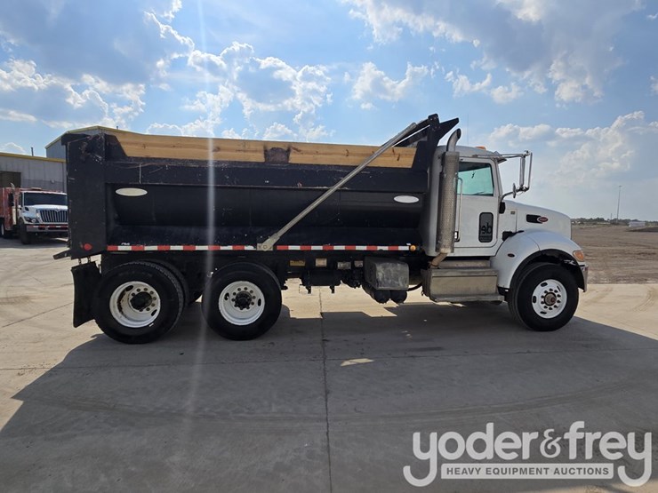 2018-peterbilt-348-image-12