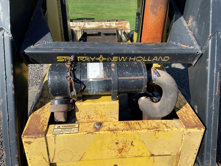 1984-new-holland-l451-image-18