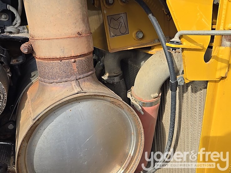 2019-caterpillar-d6-lgp-image-40
