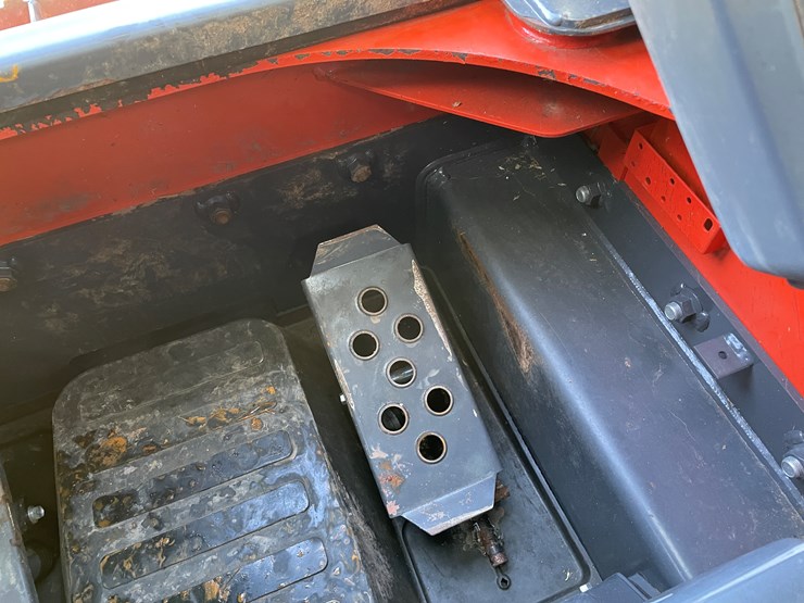 2023-kubota-ssv65-image-50