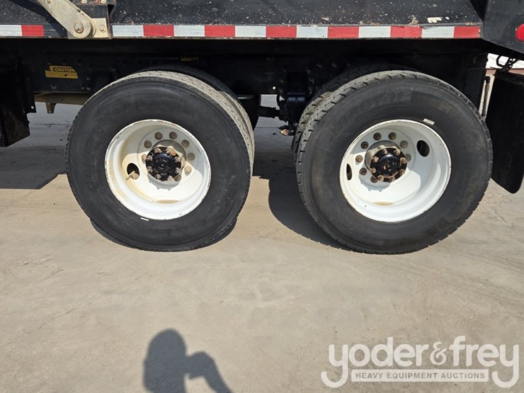 2018-peterbilt-348-image-24