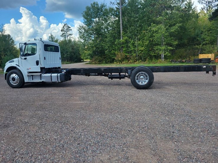 2020-freightliner-business-class-m2-106-image-8