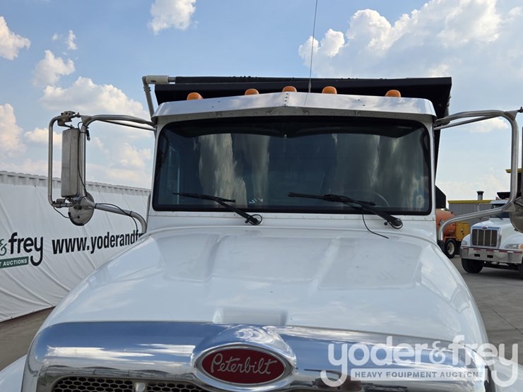2018-peterbilt-348-image-59