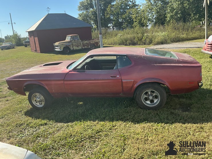 1971-ford-mustang-fastback-collector-car-image-8