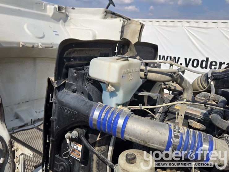 2018-peterbilt-348-image-95