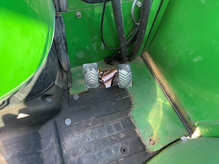 2019-john-deere-2038r-image-41