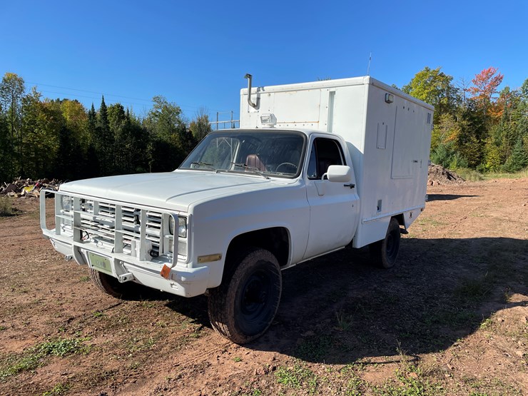 #516-•-1984-chevy-d350-4x4-pickup-(title-in-delay)-(wakefield,-mi)-image-1