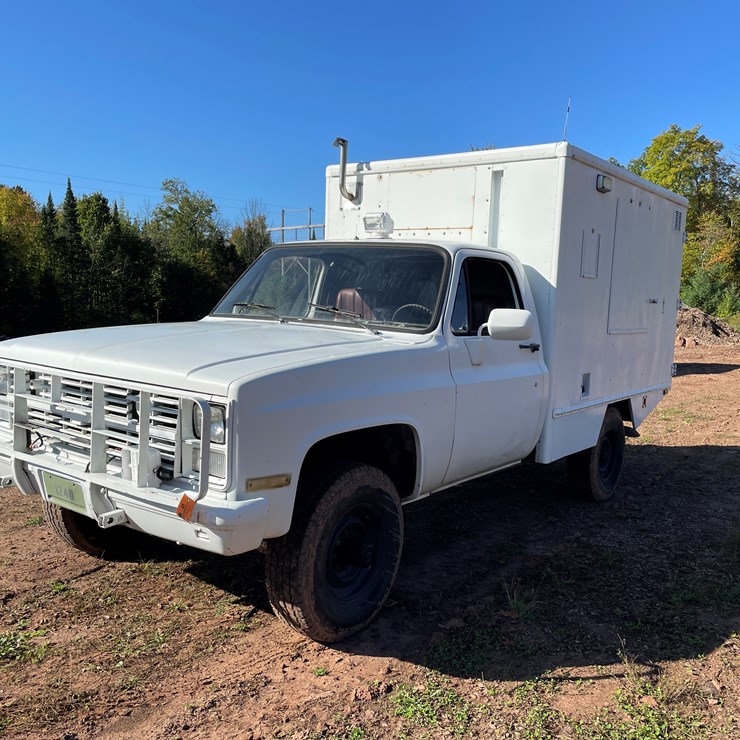 #516 • 1984 Chevy D350 4x4 Pickup (Title In Delay) (Wakefield, MI)