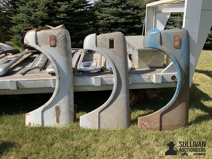 1970-72-chevrolet-front-lh-pickup-fenders-image-2