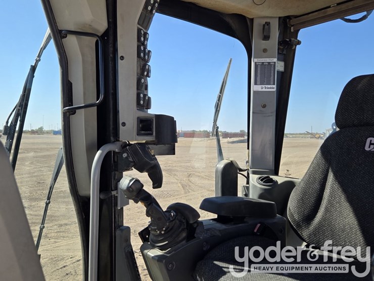 2016-caterpillar-12m3-image-73
