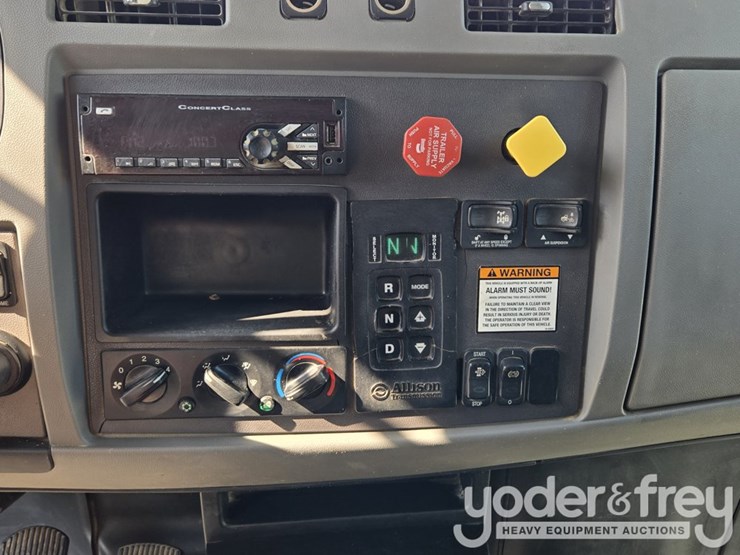 2018-peterbilt-348-image-112