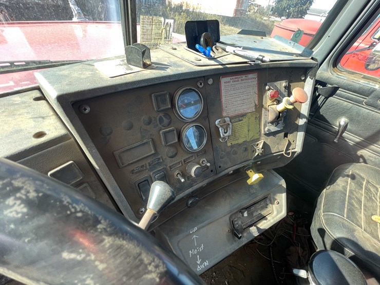 2000-mack-dm690s-image-38