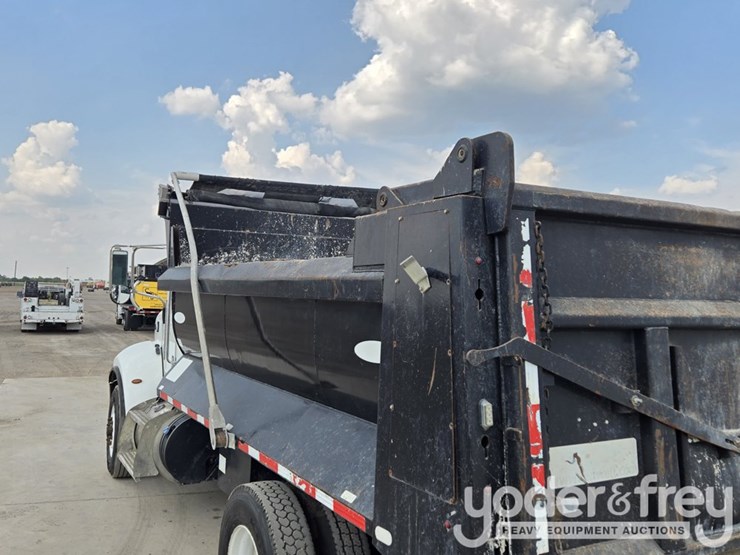2018-peterbilt-348-image-37